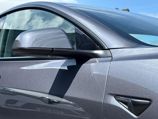 TESLA Model 3 Photo 20