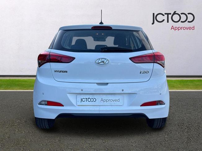 HYUNDAI i20 Photo 7