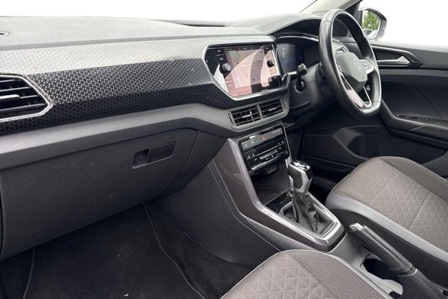Volkswagen T-Cross Photo 2