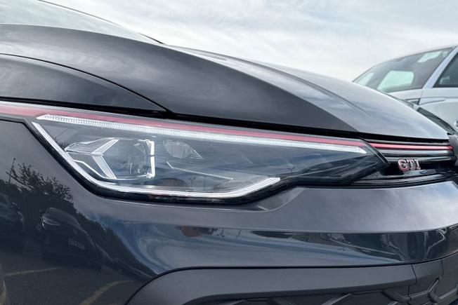 VOLKSWAGEN Golf Photo 19