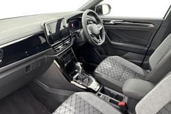 Volkswagen T-Roc Photo 2