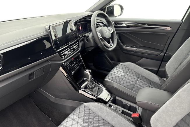 Volkswagen T-Roc Photo 2