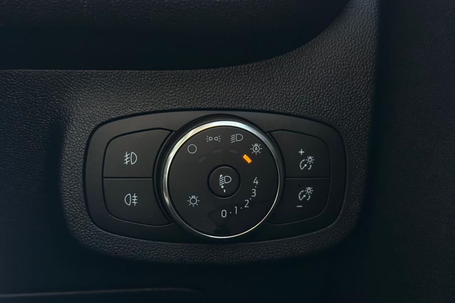 Ford FIESTA Photo autoimg-d6d312e0aa95f31b19c525db18d6e729f64b2580.jpg