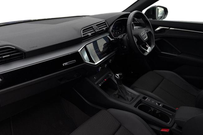 AUDI Q3 Photo 2