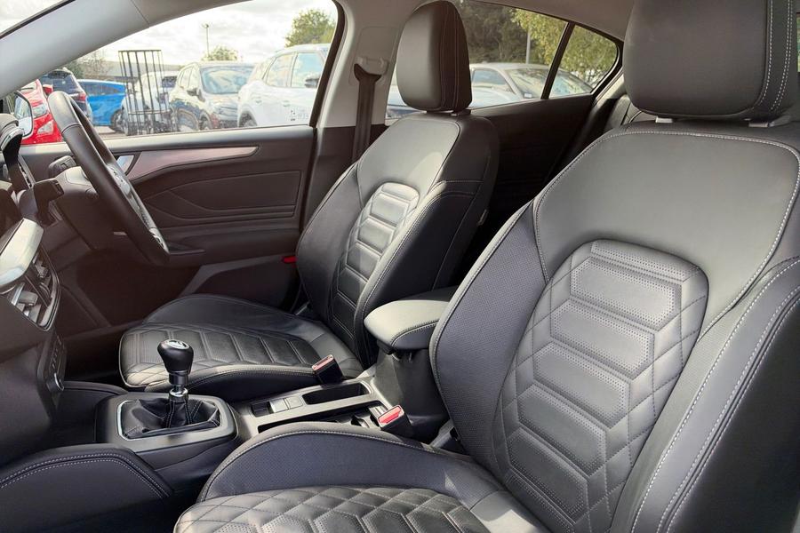 Ford FOCUS Photo autoimg-d6dd7c083386f8bec6a1346dd66bf237e10ecf90.jpg