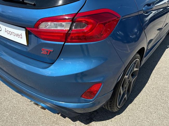 FORD Fiesta Photo 18