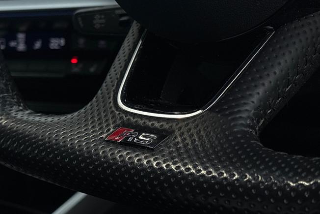 AUDI RS3 Photo 22