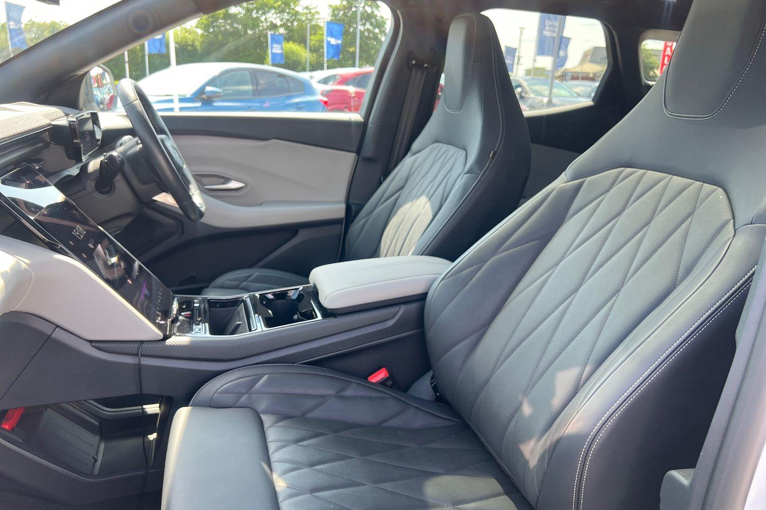 Ford Explorer Photo 18