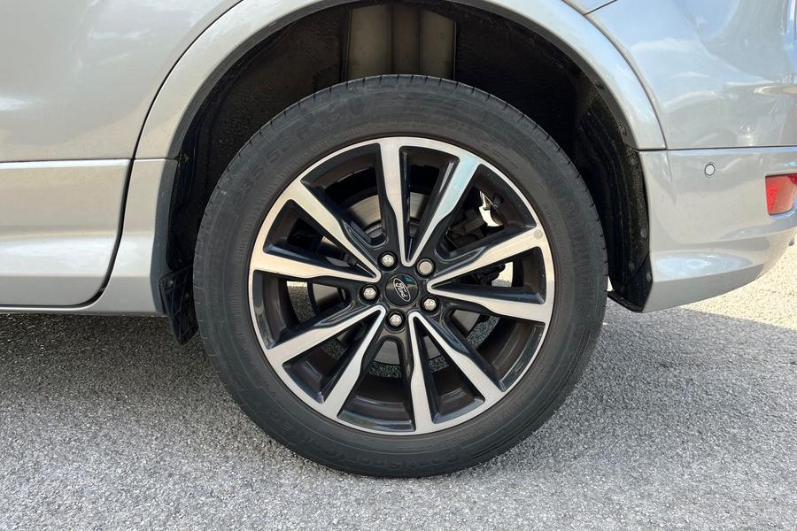 Ford Kuga Photo autoimg-d6f4230b1320ae10bcdc67945f3a2047f634be35.jpg