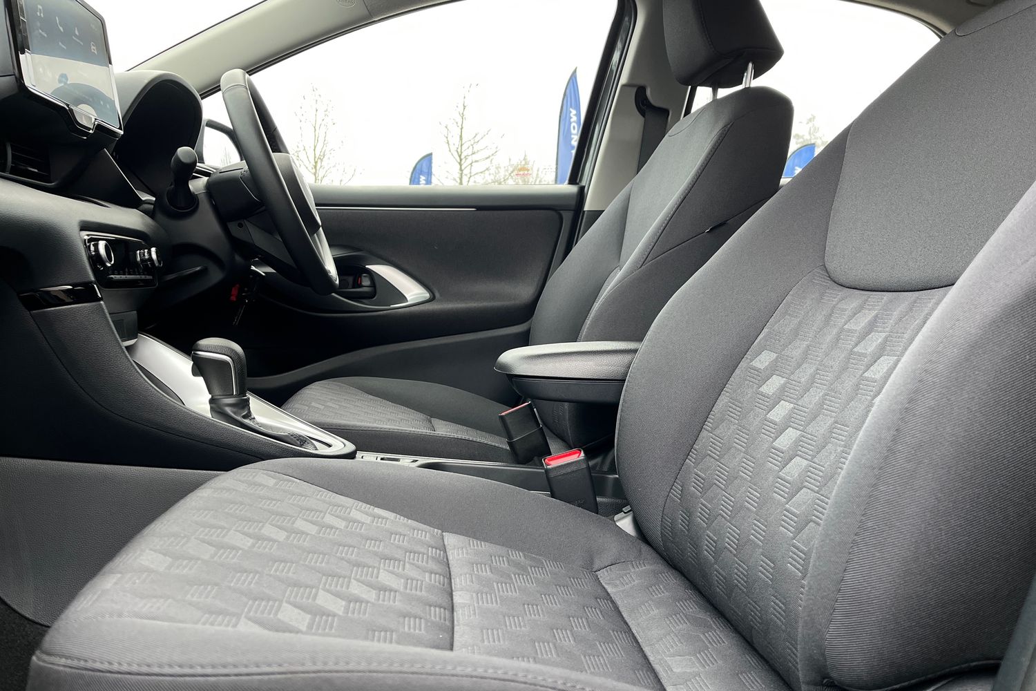 Toyota YARIS Photo 18