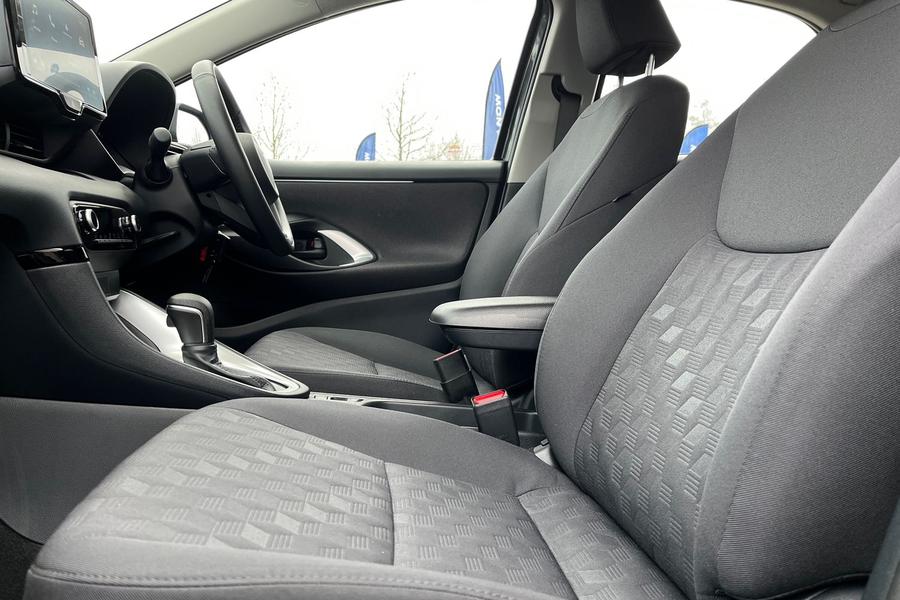 Toyota YARIS Photo autoimg-d6f80fee623c4761e6e117b85e975ab13b871451.jpg