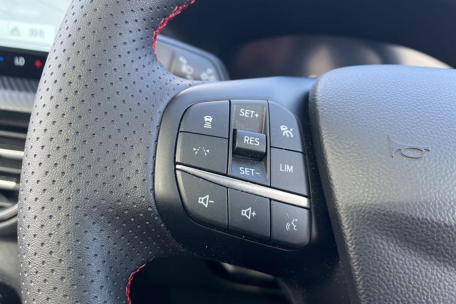 Ford Kuga Photo autoimg-d6fb5f755d7288058777f62c4dd7303eefd97d1b.jpg