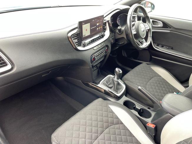 KIA Ceed Photo 2