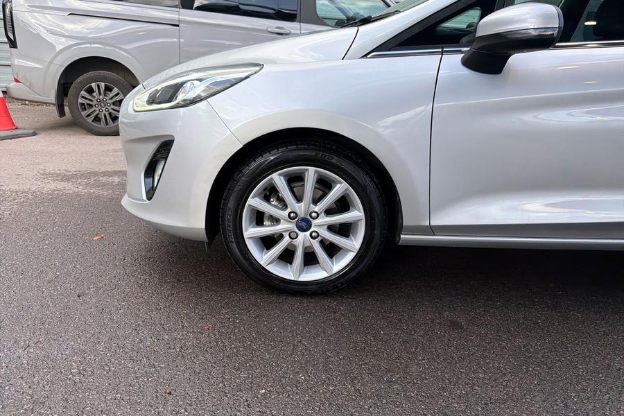 Ford FIESTA Photo autoimg-d7072c12a1349be23070ace0454867eb422b11a1.jpg
