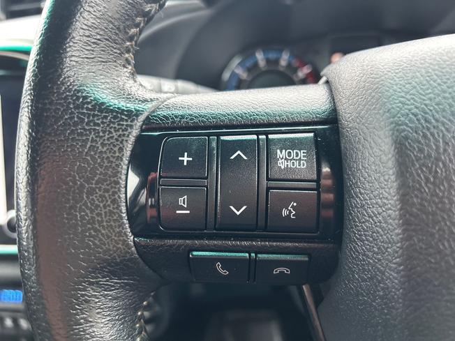 TOYOTA Hilux Photo 16