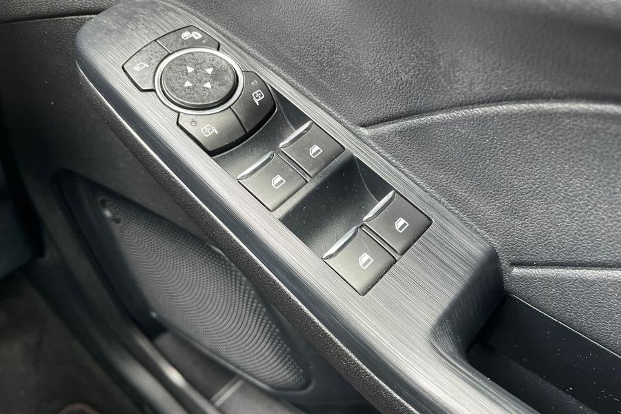 Ford KUGA Photo autoimg-d70c3987ff9fe6a5fe77ae8e986064e63e87d020.jpg