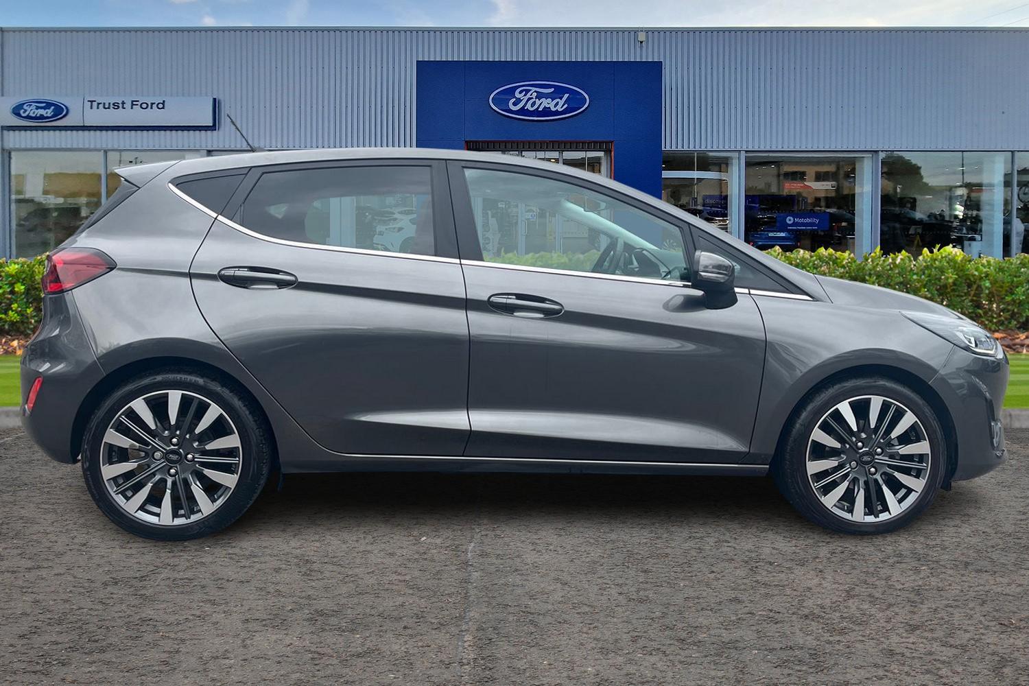 Ford FIESTA Photo 2