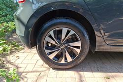VOLKSWAGEN Polo Photo 5