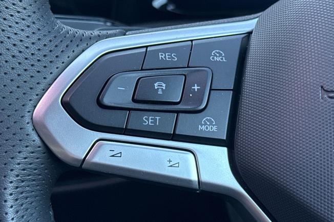 VOLKSWAGEN Golf Photo 16