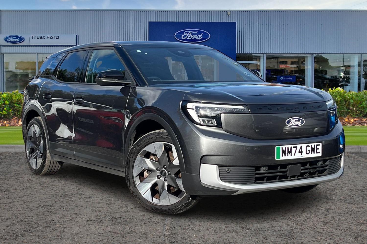 Ford Explorer Photo 0