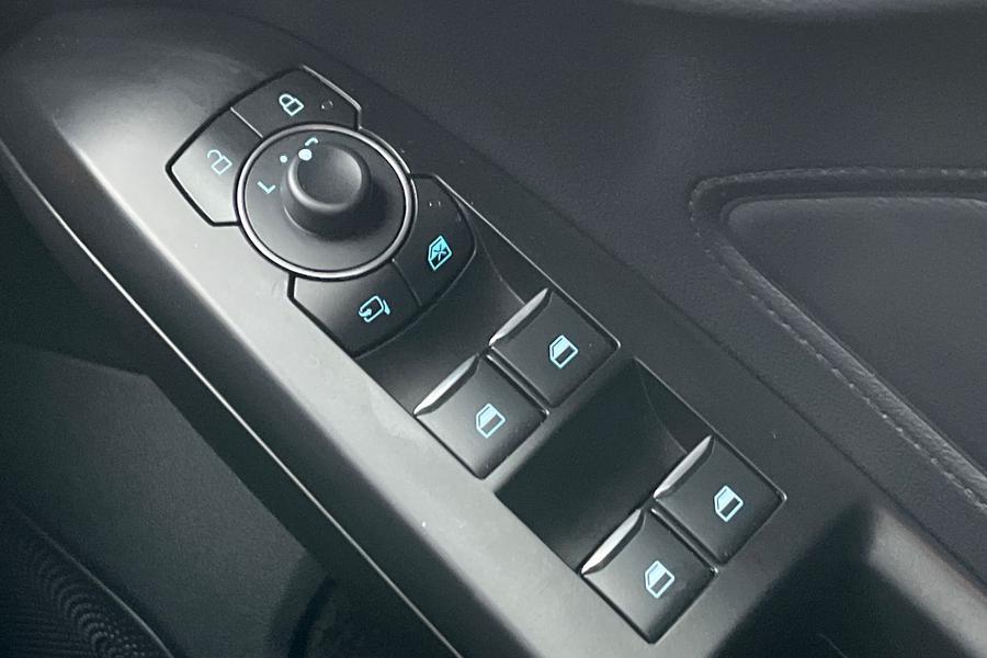 Ford FOCUS Photo autoimg-d716633e75b628bc53bfbab86aa5a6eeb83ae5b1.jpg