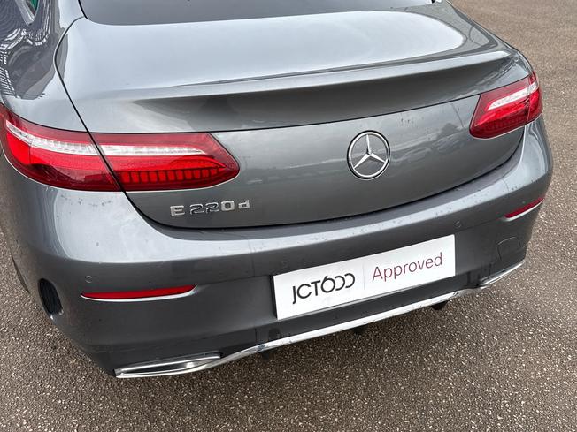 MERCEDES-BENZ E Class Photo 23