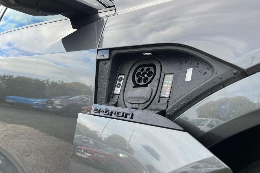 Audi e-tron Photo autoimg-d719f3ecef091f98b4a536be672a8f8d07a88e43.jpg