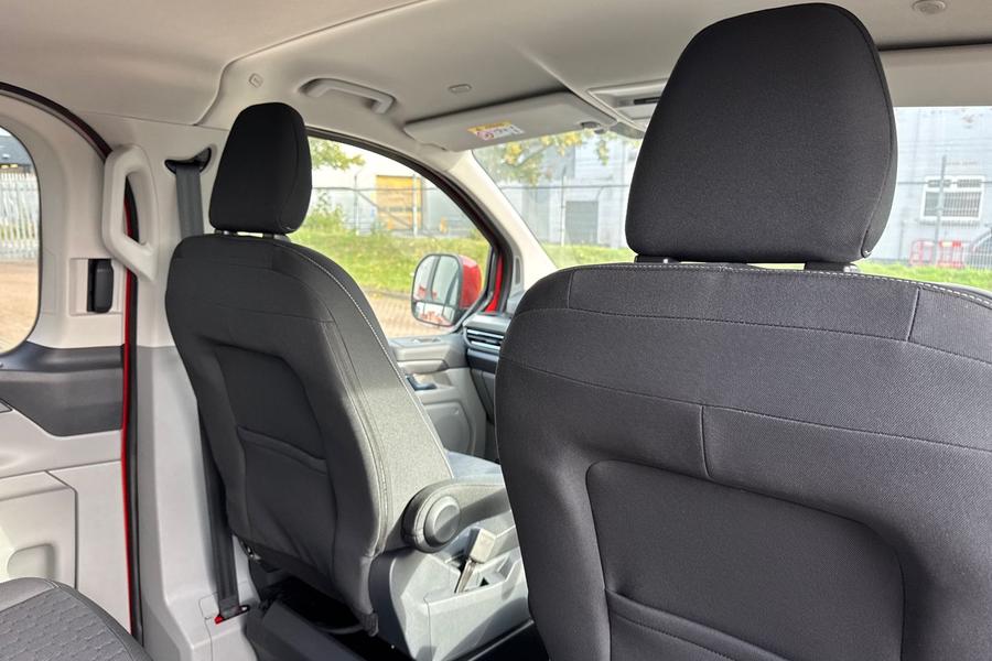 Ford Tourneo Custom Photo autoimg-d71df005fa05478e08761dd5daaf4c8e115e57fd.jpg