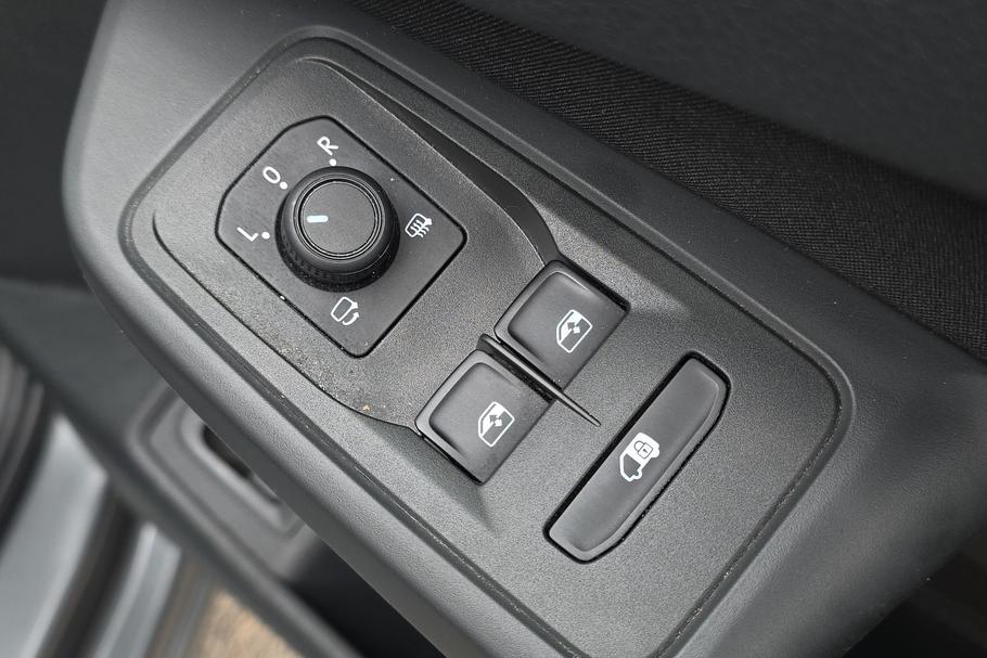 Used FORD TRANSIT CONNECT WR75HYN 17