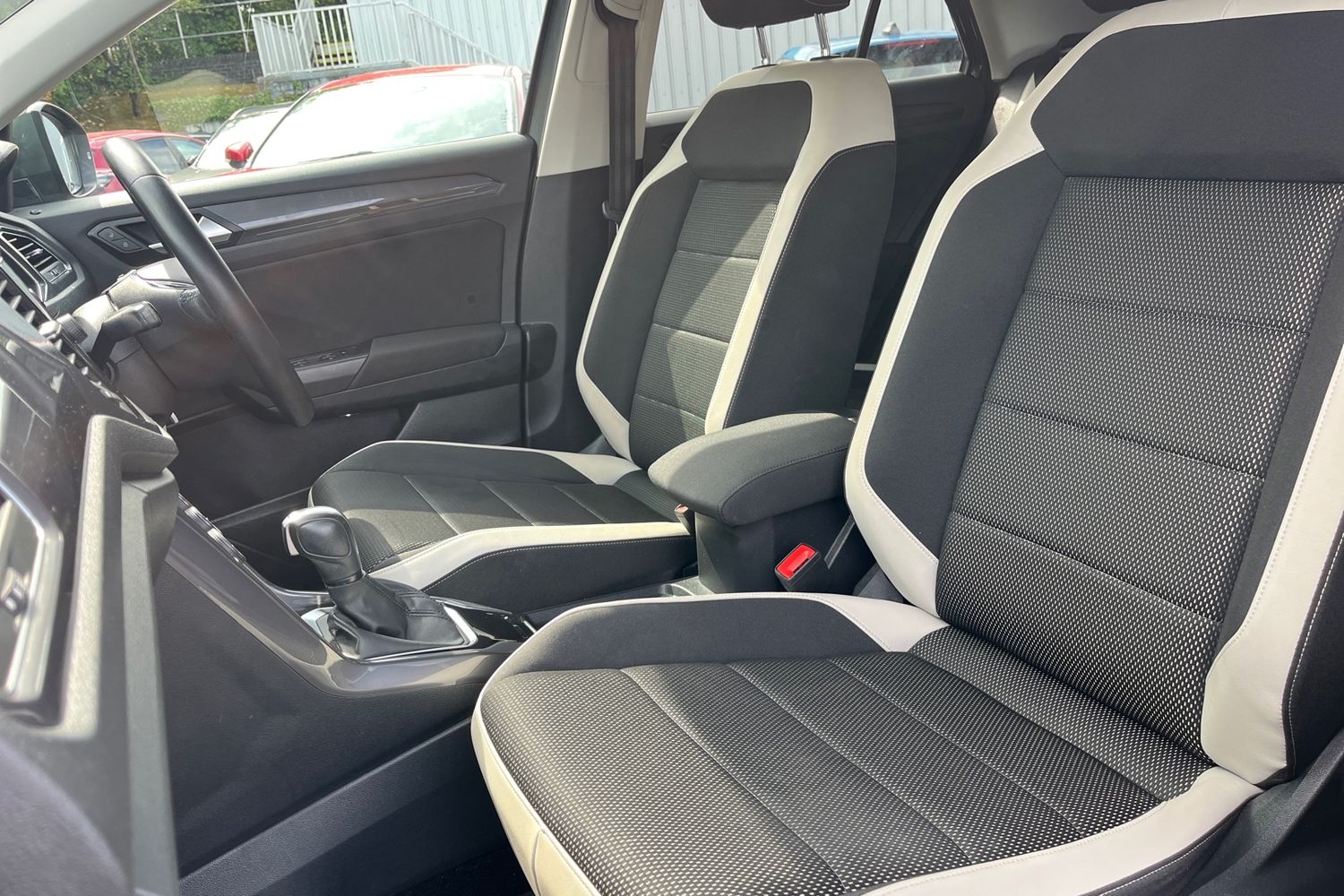 Volkswagen T-Roc Photo 18