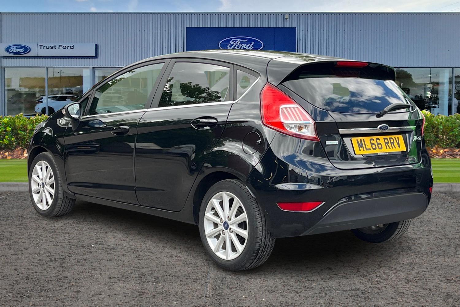 Ford FIESTA Photo 1