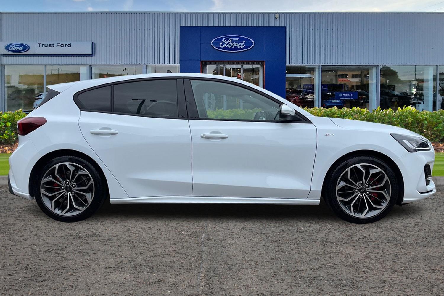 Ford Focus Photo 2