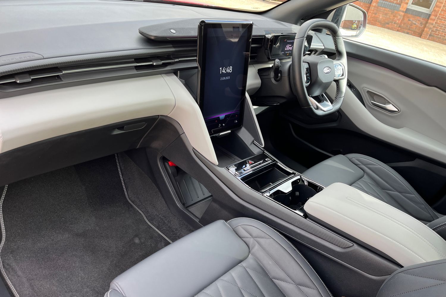 Ford Explorer Photo 17
