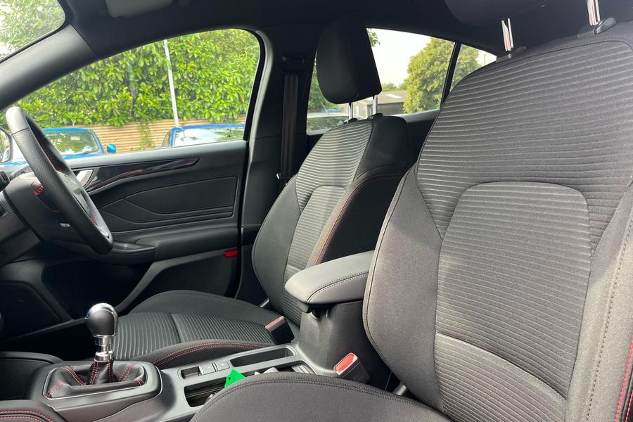 Ford Focus Photo autoimg-d73c5de05579c11d1468339bab3f09c7c4f05009.jpg