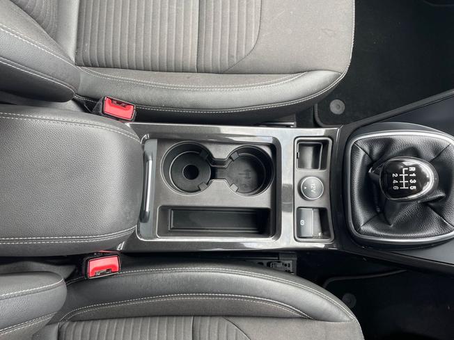 FORD Kuga Photo 38