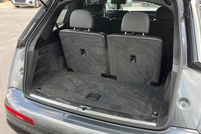 AUDI Q7 Photo 43