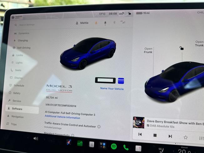 TESLA Model 3 Photo 36