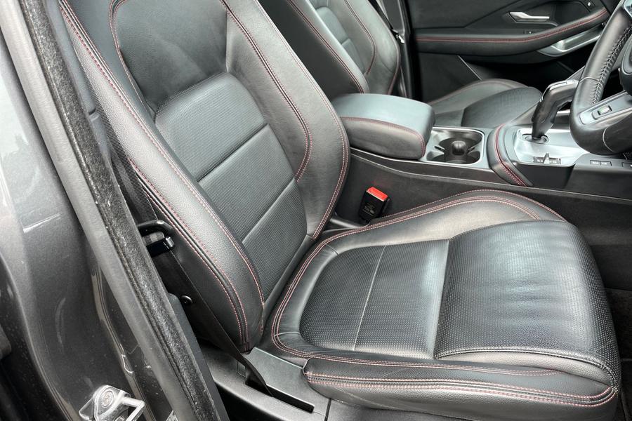 Jaguar E-PACE Photo autoimg-d75e057c7c0690acfc8e7089c7ec7b7744df7085.jpg