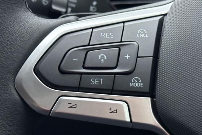 VOLKSWAGEN Tiguan Photo 16