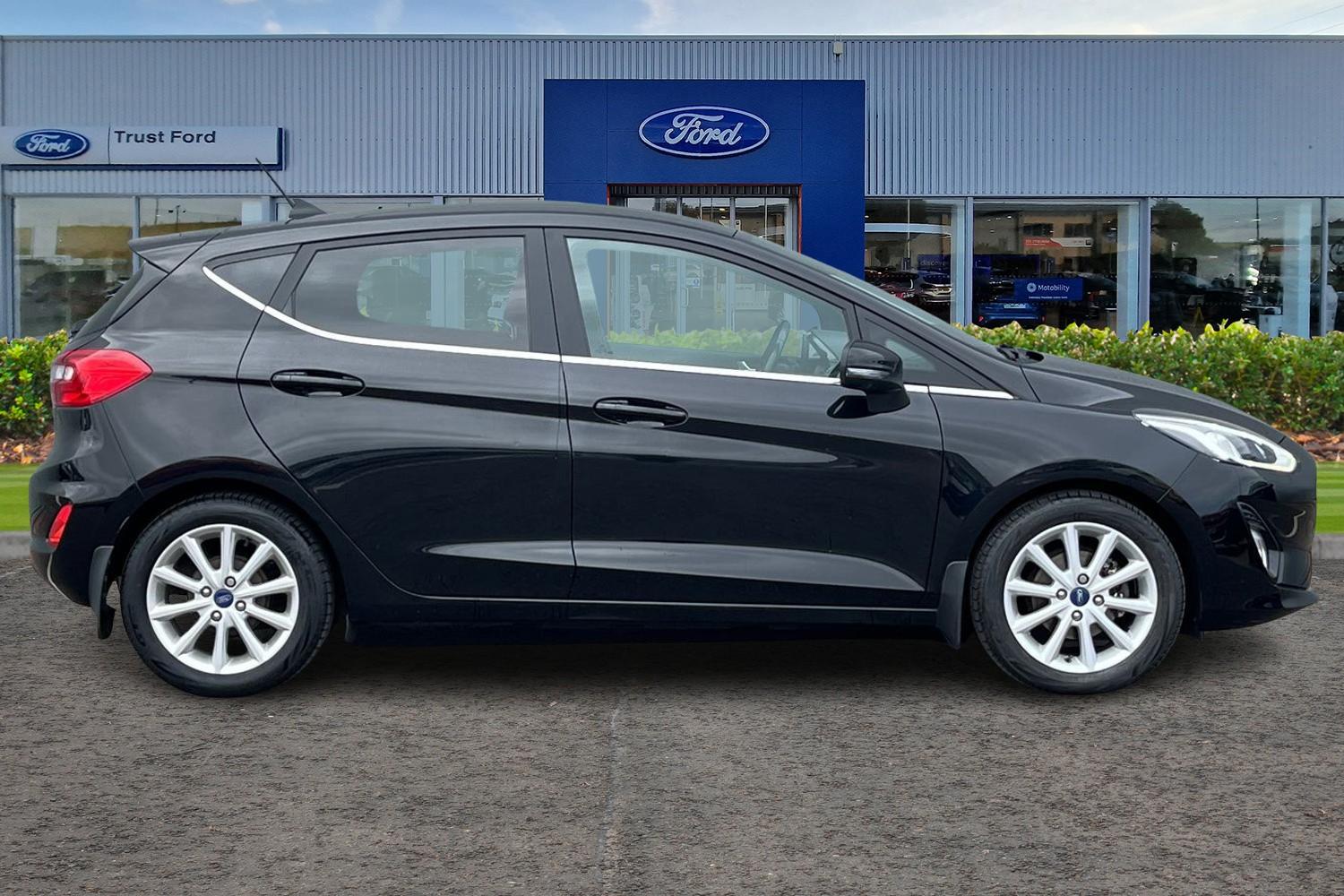 Ford FIESTA Photo 2