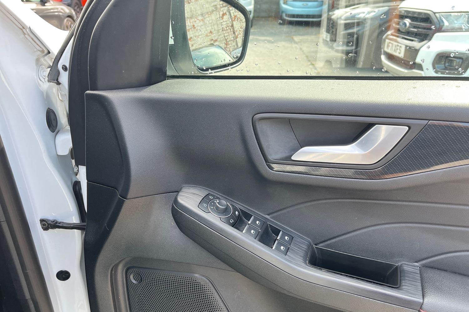 Ford KUGA Photo 24