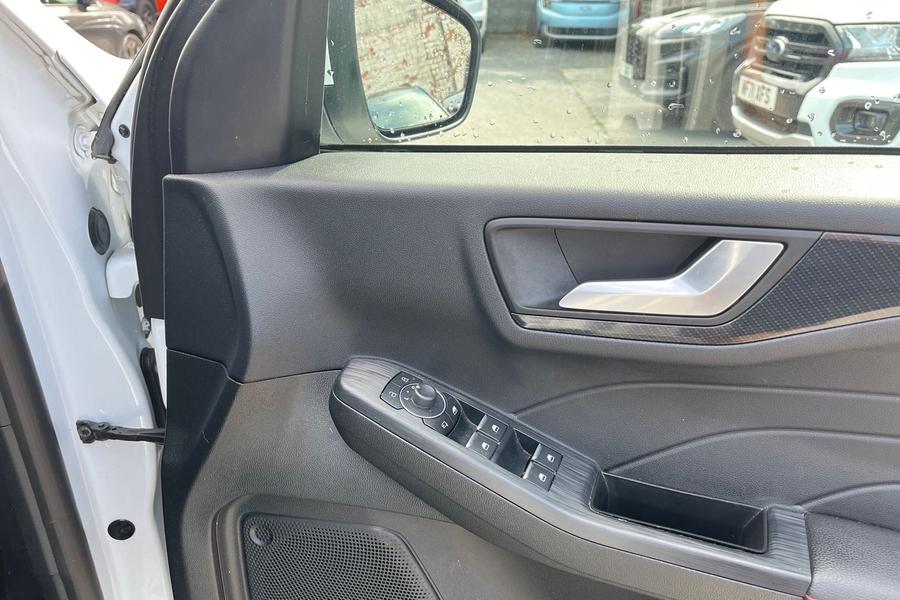 Ford KUGA Photo autoimg-d7671794a2e1982596f781fb408196c539404ca9.jpg