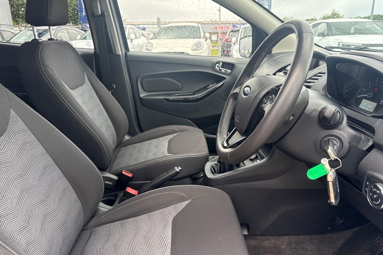 Ford KA+ Photo 16