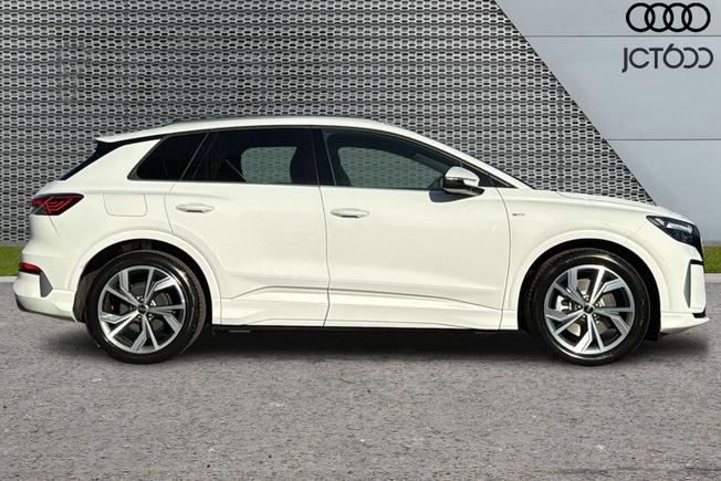AUDI  Audi Q4 Photo 4