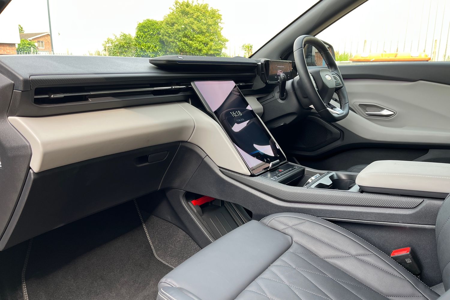 Ford Explorer Photo 17