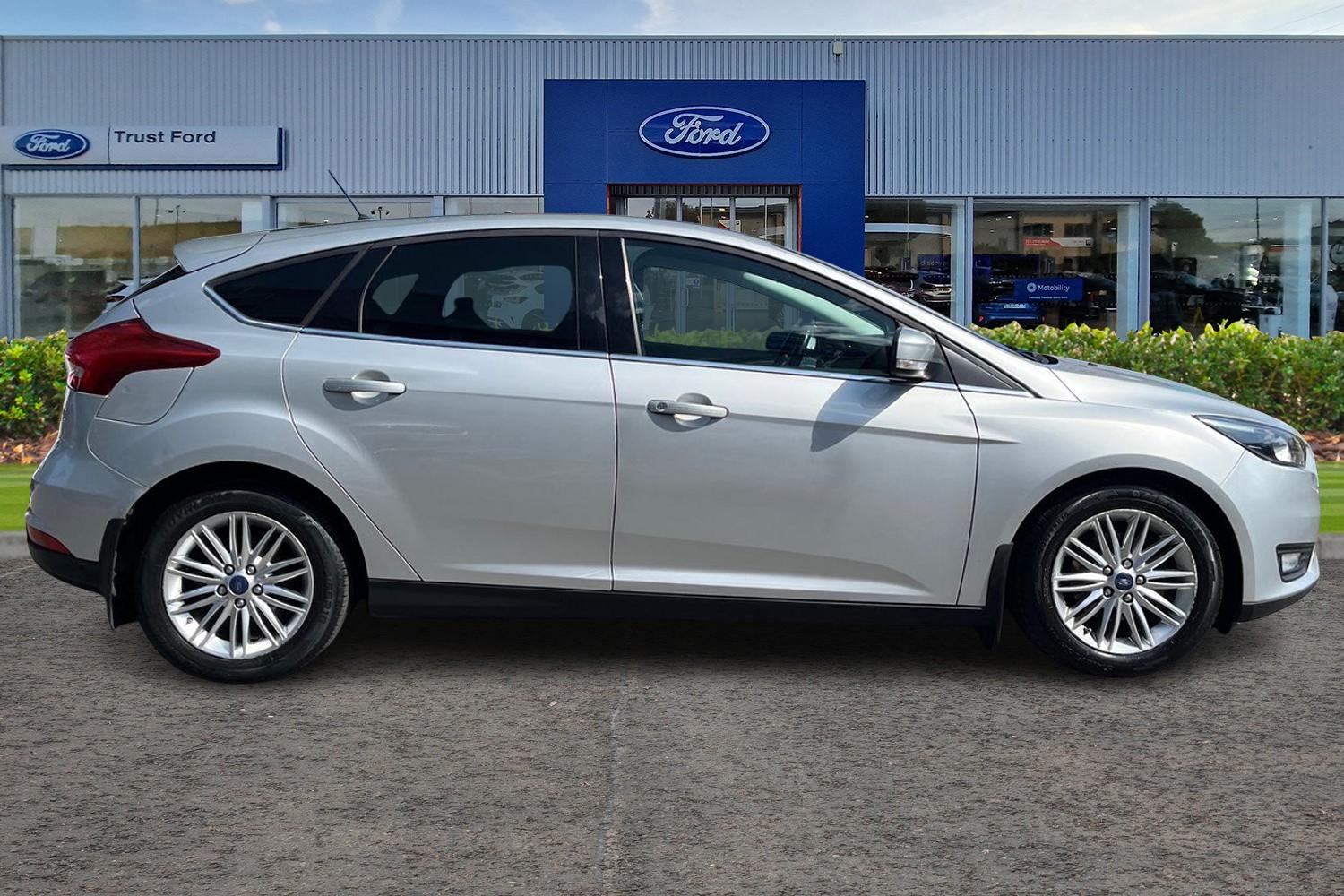 Ford FOCUS Photo 2