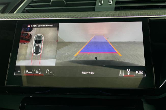 Audi Q8 E-Tron Photo 21