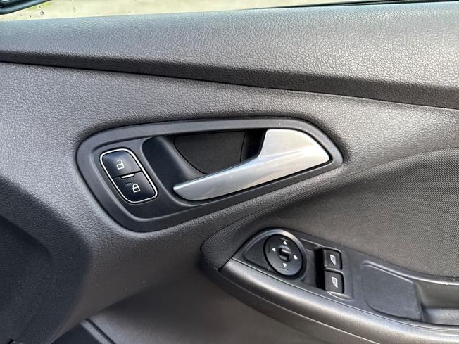 FORD Focus Photo 27