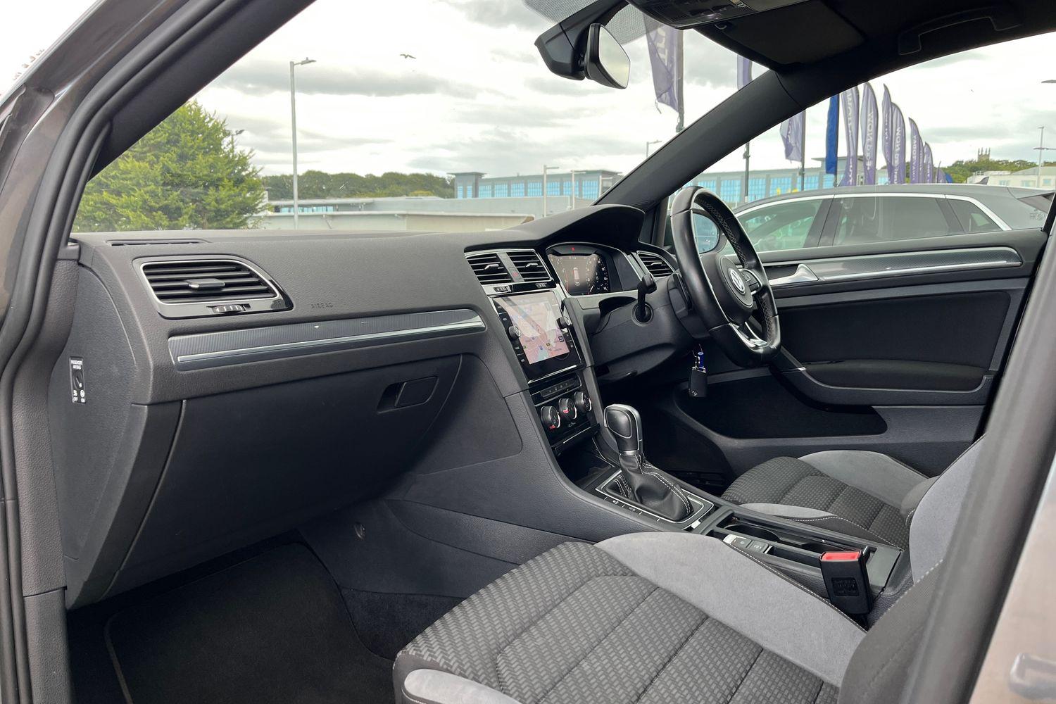 Volkswagen GOLF Photo 17