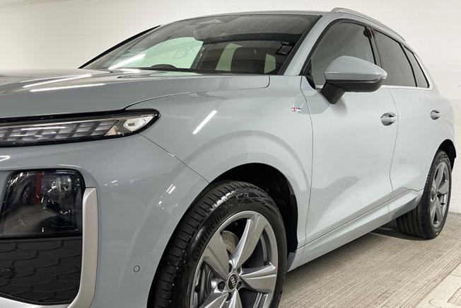 AUDI Q3 Photo 40